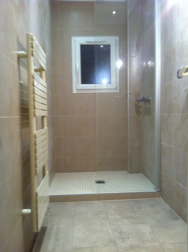 Salle de bains sur tons beige