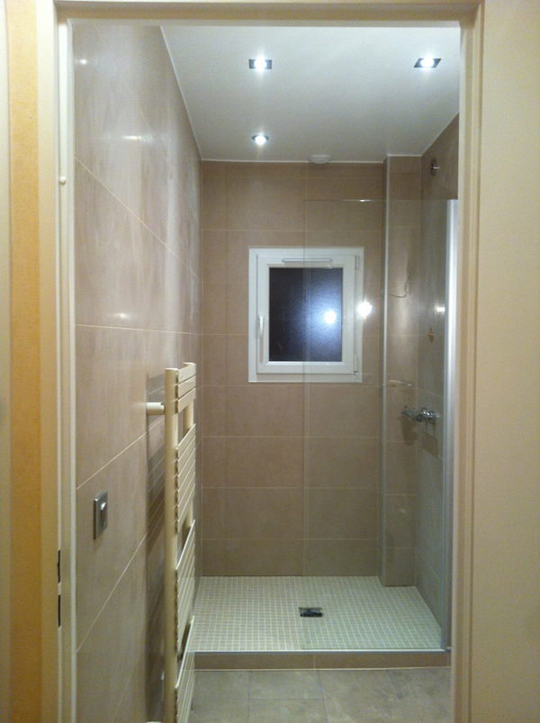 Salle de bains sur tons beige