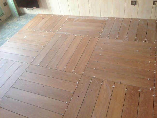 Pose de carrelage imitation parquet