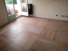 Pose de carrelage imitation parquet