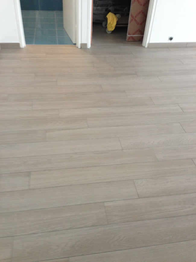 Pose de carrelage imitation parquet