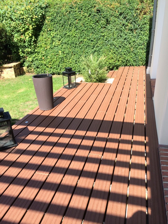 La Société Augusto a réalisé cette terrasse en composite à Sucy en Brie - Val de Marne (94)