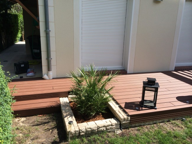 La Société Augusto a réalisé cette terrasse en composite à Sucy en Brie - Val de Marne (94)