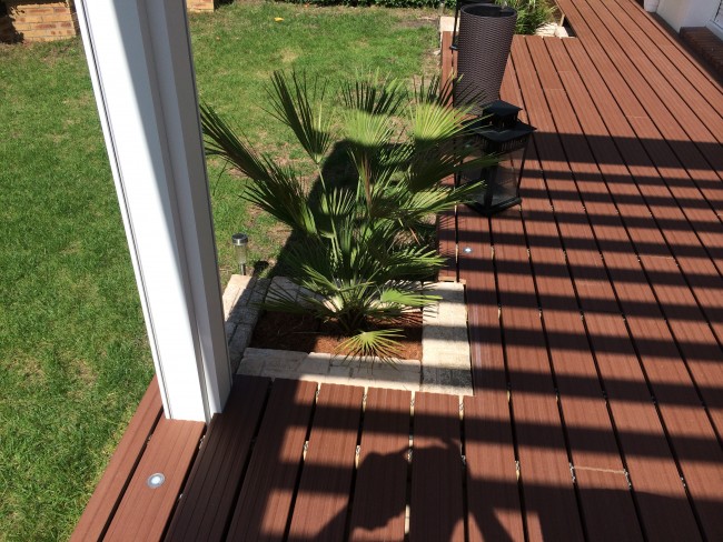 La Société Augusto a réalisé cette terrasse en composite à Sucy en Brie - Val de Marne (94)