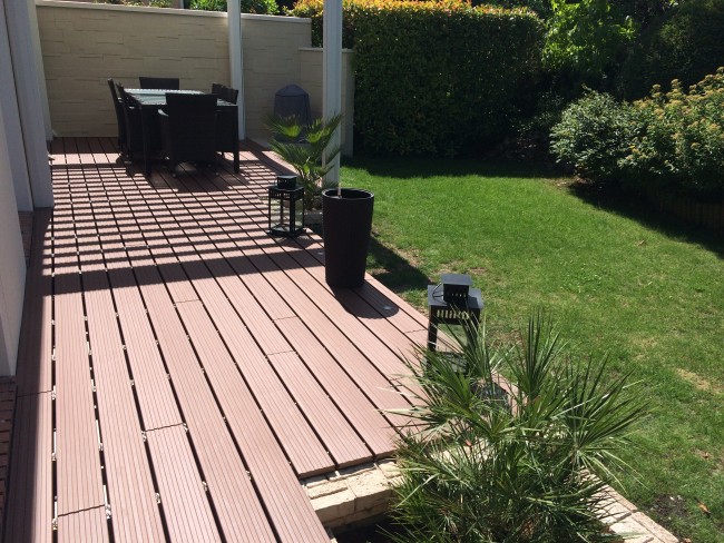 La Société Augusto a réalisé cette terrasse en composite à Sucy en Brie - Val de Marne (94)