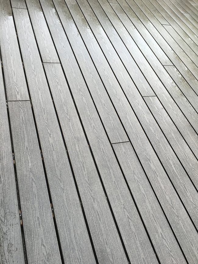 Réalisation d'une Terrasse en Bois Composite à Noisiel